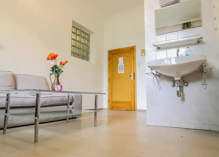 Cozy - U3 Hutteldorferstrasse וינה