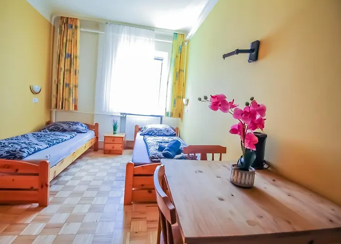 Cozy - U3 Hutteldorferstrasse וינה