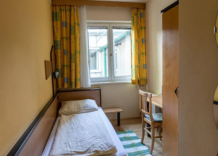 Cozy - U3 Hutteldorferstrasse