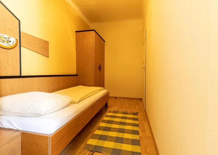 Cozy - U3 Hutteldorferstrasse